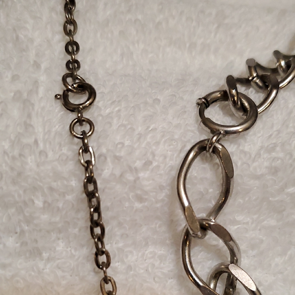 Silver Heraldic Necklace Set with Intricate Designs - Picture 7 of 8